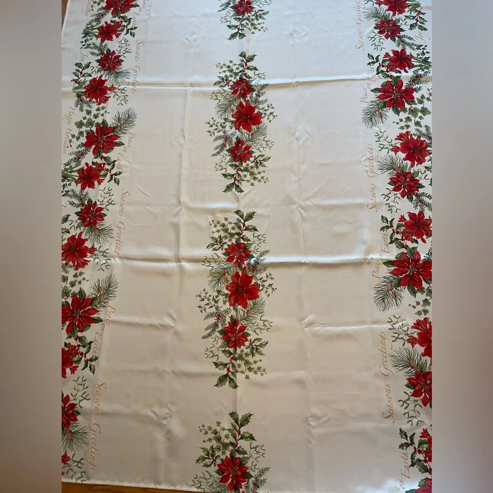 VTG‎ INSPIRED large banquet size Christmas tablecloth 100” x 68” poinsettias